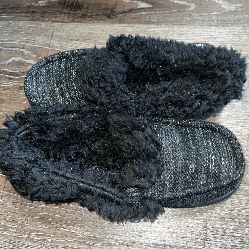 Never worn House slippers Muk Luks moccasin